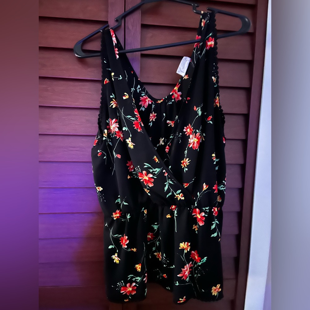 Sienna sky, size MD, flowy flower,v-neck, sleeveless blouse